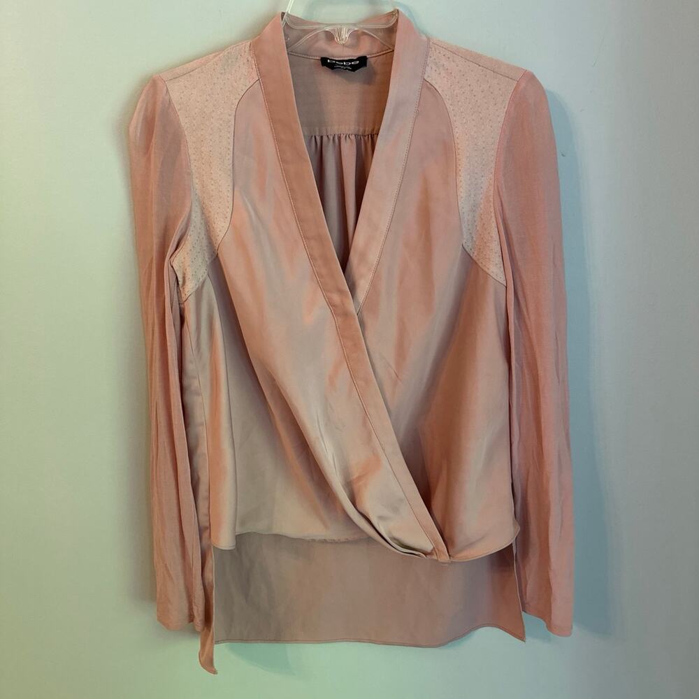 Bebe women’s medium pink surplice top, EUC